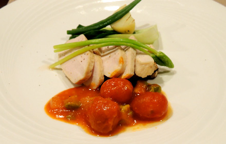 地鶏胸肉の柔らか蒸し 燻製仕上げ