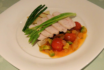 地鶏胸肉の柔らか蒸し 燻製仕上げ 